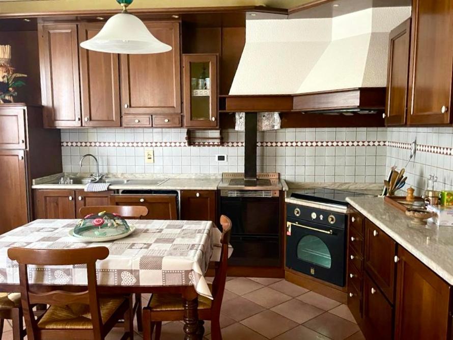 Вилла Spicchio Di Langa - Casa Indipendente Tra Le Vigne E Le Alpi Belvedere Langhe Экстерьер фото
